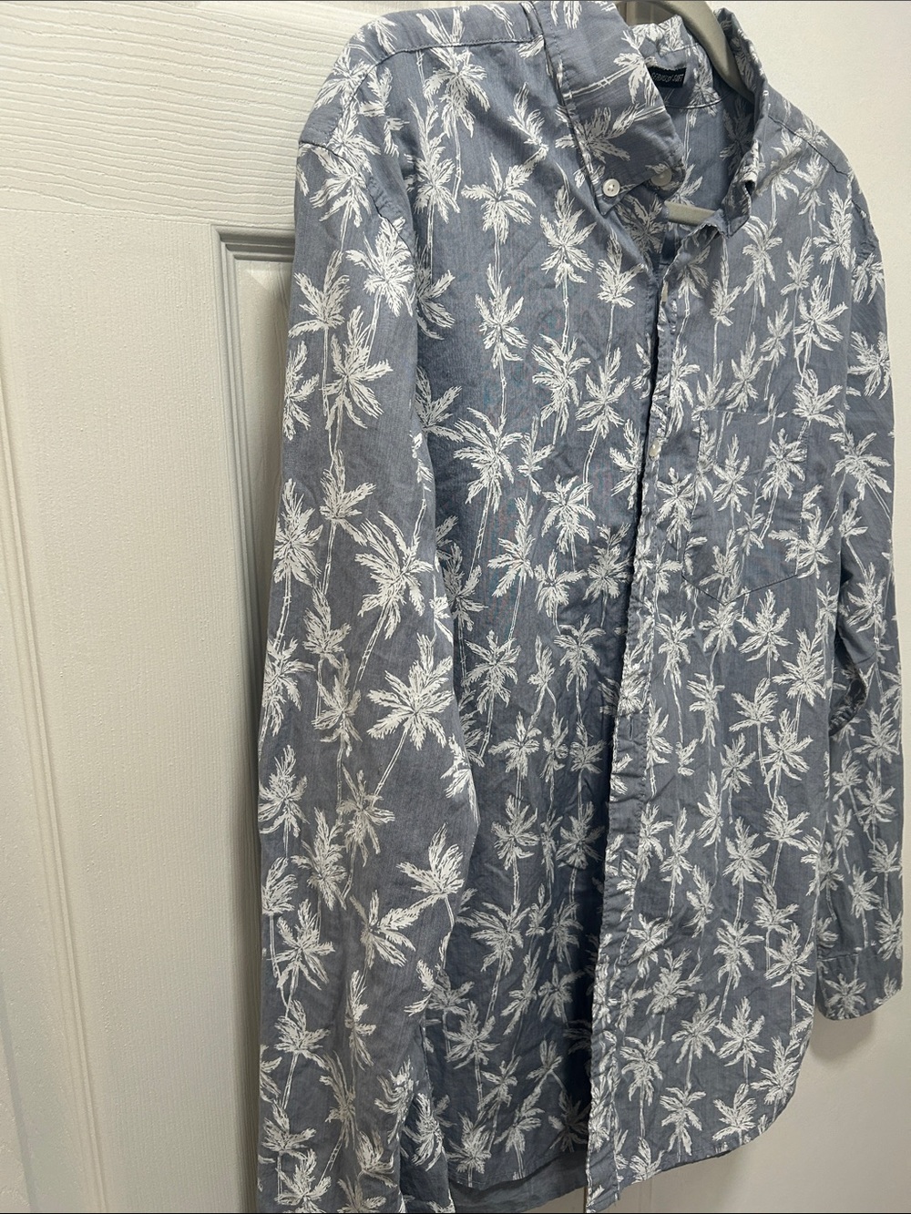 American Eagle Outfitters Blue & White Palm Print Button-Up Shirt - Picture 6 of 8